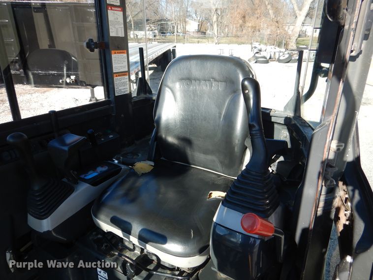 image for item GL9763 2006 Komatsu PC50MR-2  mini excavator