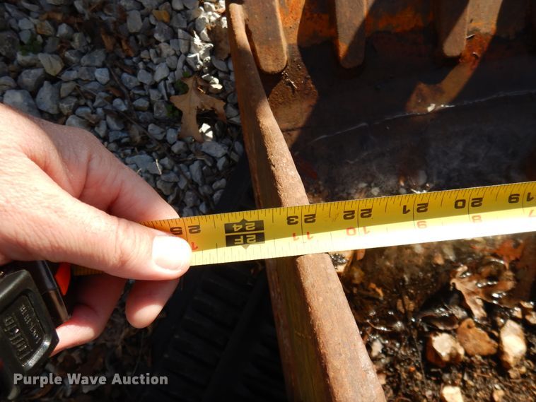 image for item GL9763 2006 Komatsu PC50MR-2  mini excavator