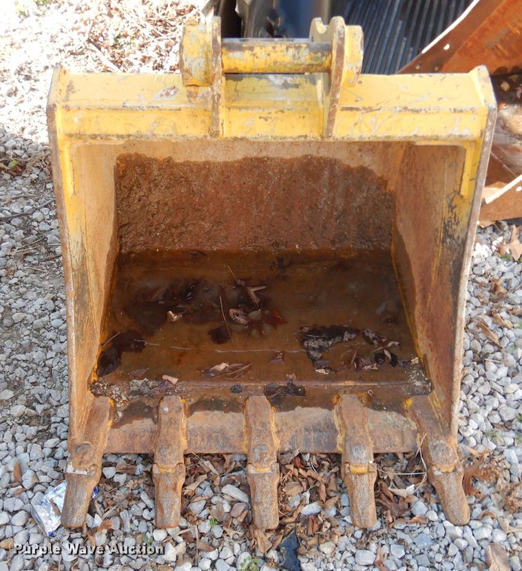 image for item GL9763 2006 Komatsu PC50MR-2  mini excavator