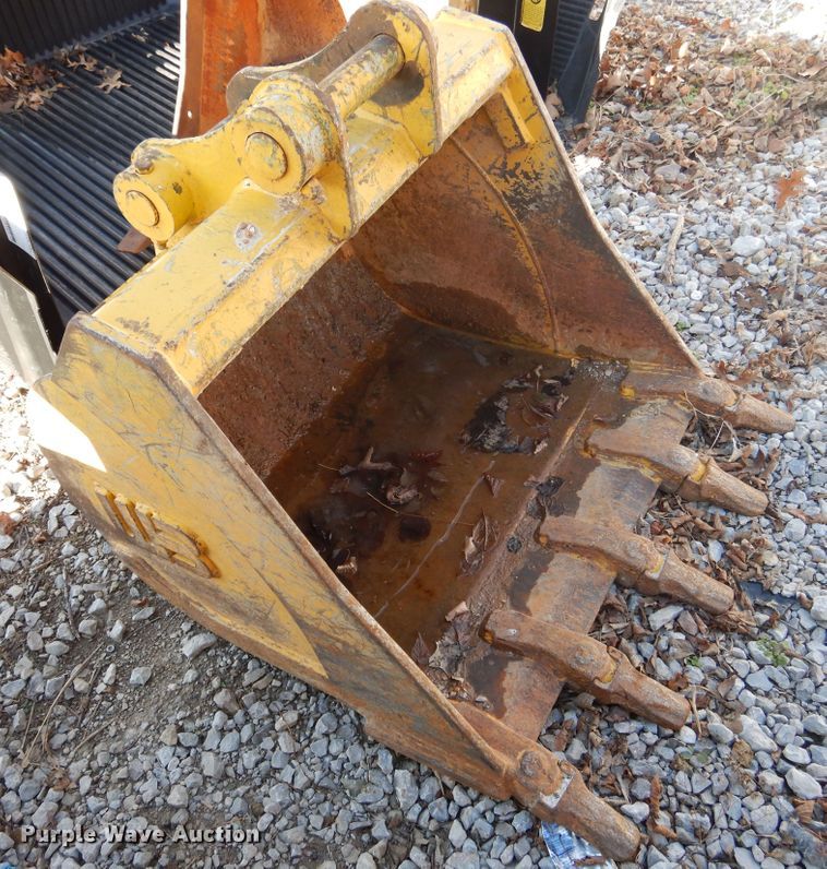 image for item GL9763 2006 Komatsu PC50MR-2  mini excavator