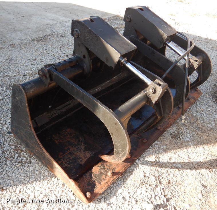 image for item GL9765 Bobcat 67"W skid steer grapple bucket