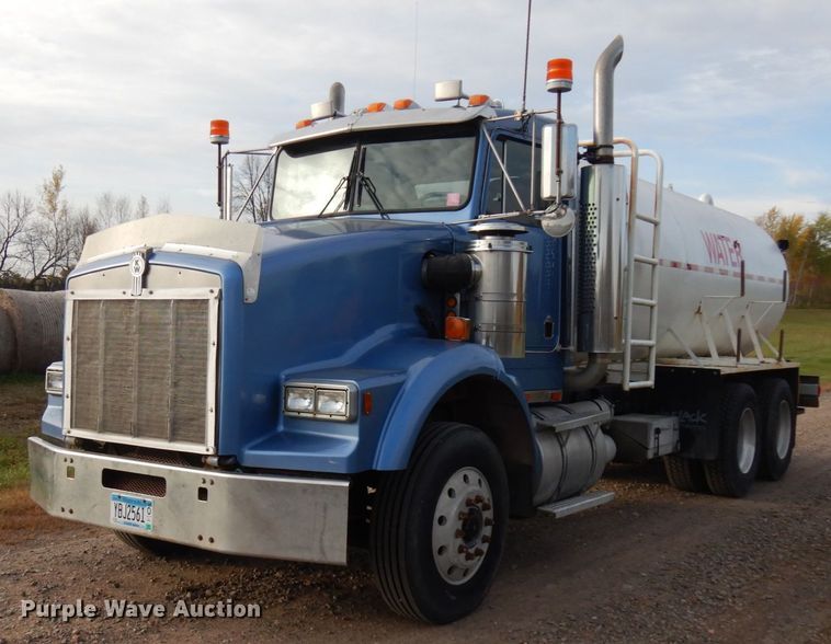 image for item HD9044 1993 Kenworth  tank truck