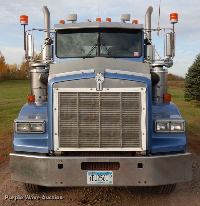 image for item HD9044 1993 Kenworth  tank truck