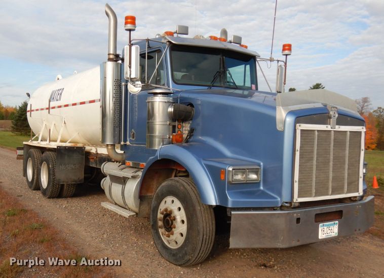 image for item HD9044 1993 Kenworth  tank truck
