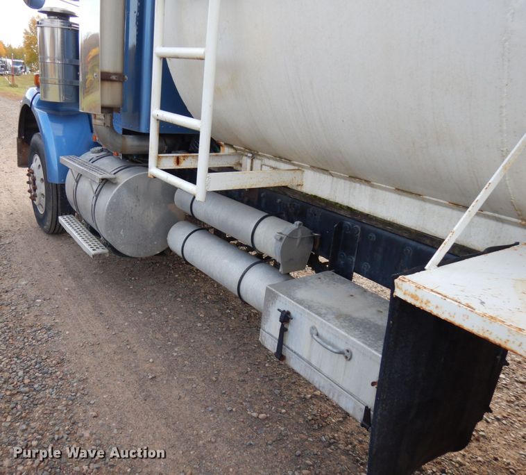 image for item HD9044 1993 Kenworth  tank truck