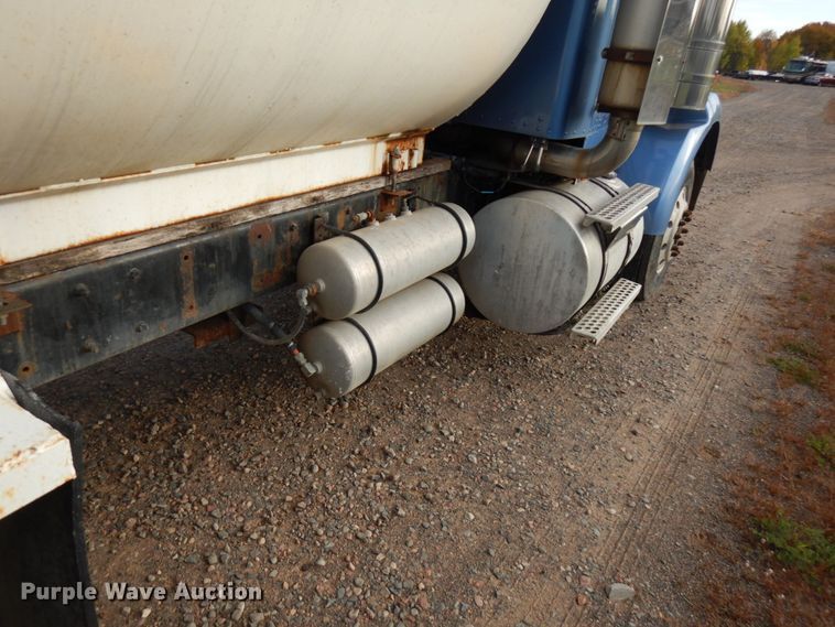 image for item HD9044 1993 Kenworth  tank truck