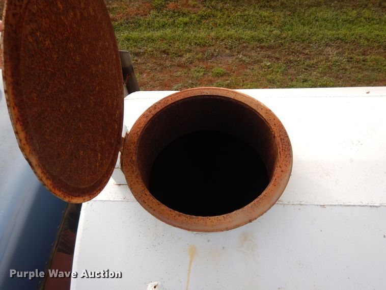 image for item HD9044 1993 Kenworth  tank truck