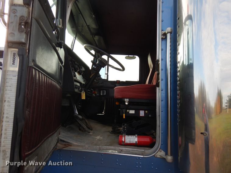 image for item HD9044 1993 Kenworth  tank truck