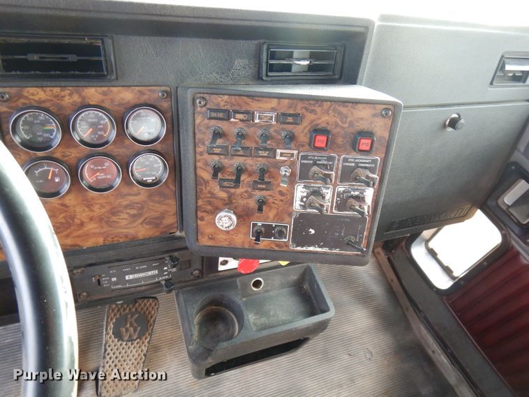 image for item HD9044 1993 Kenworth  tank truck