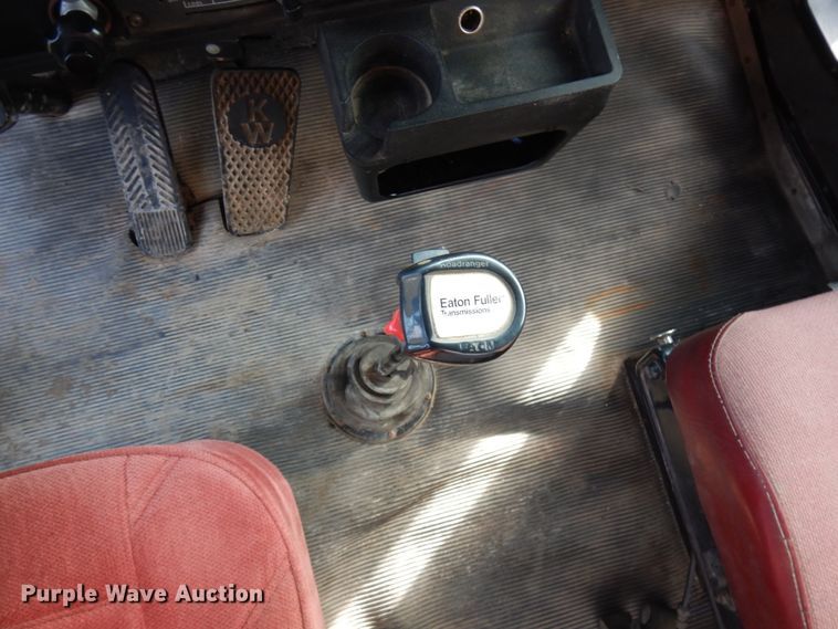 image for item HD9044 1993 Kenworth  tank truck