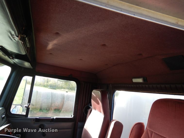 image for item HD9044 1993 Kenworth  tank truck