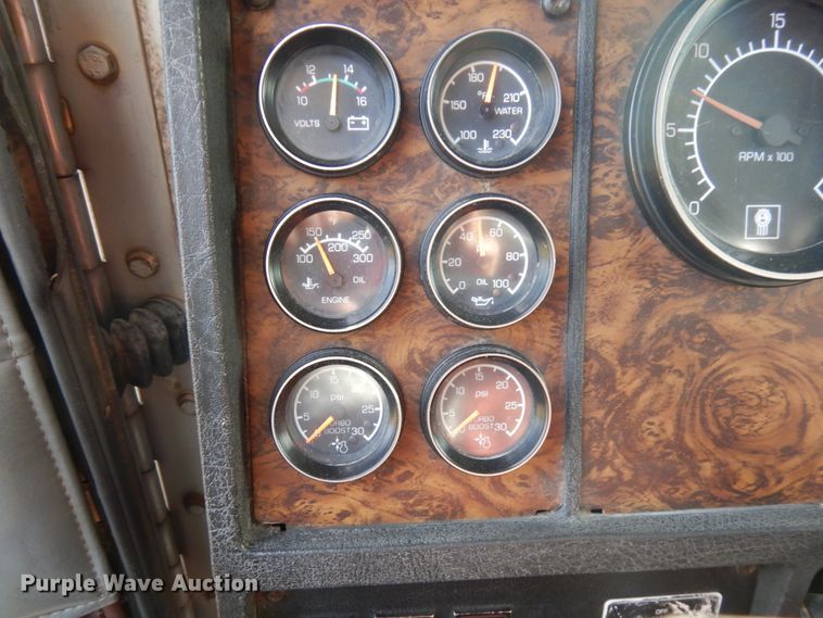 image for item HD9044 1993 Kenworth  tank truck