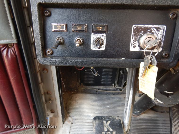 image for item HD9044 1993 Kenworth  tank truck