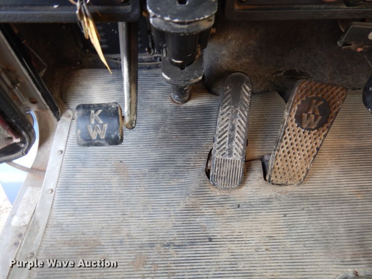 image for item HD9044 1993 Kenworth  tank truck