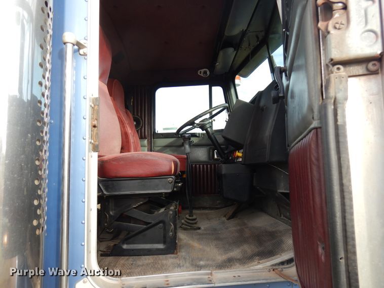 image for item HD9044 1993 Kenworth  tank truck