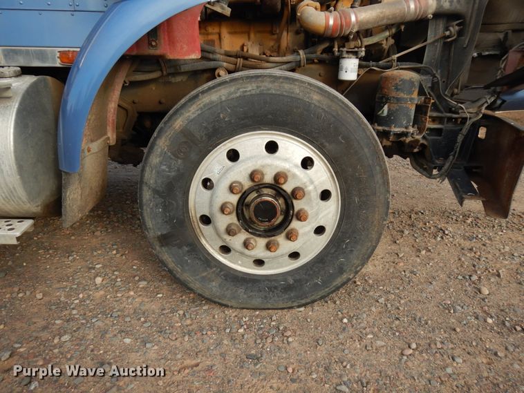 image for item HD9044 1993 Kenworth  tank truck