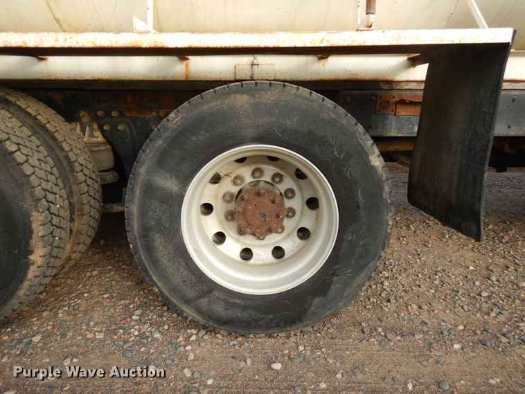 image for item HD9044 1993 Kenworth  tank truck