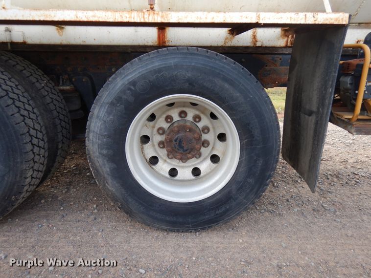 image for item HD9044 1993 Kenworth  tank truck