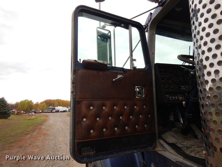 image for item HD9045 1986 Kenworth W900  tank truck