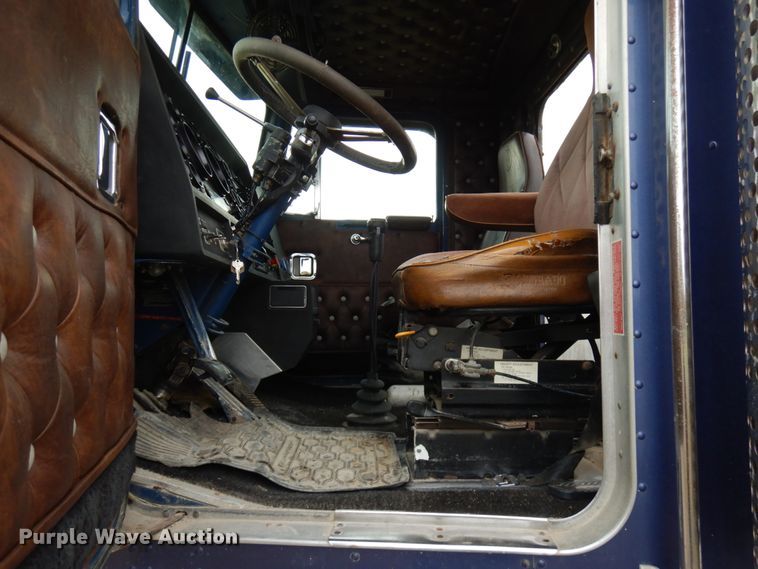 image for item HD9045 1986 Kenworth W900  tank truck