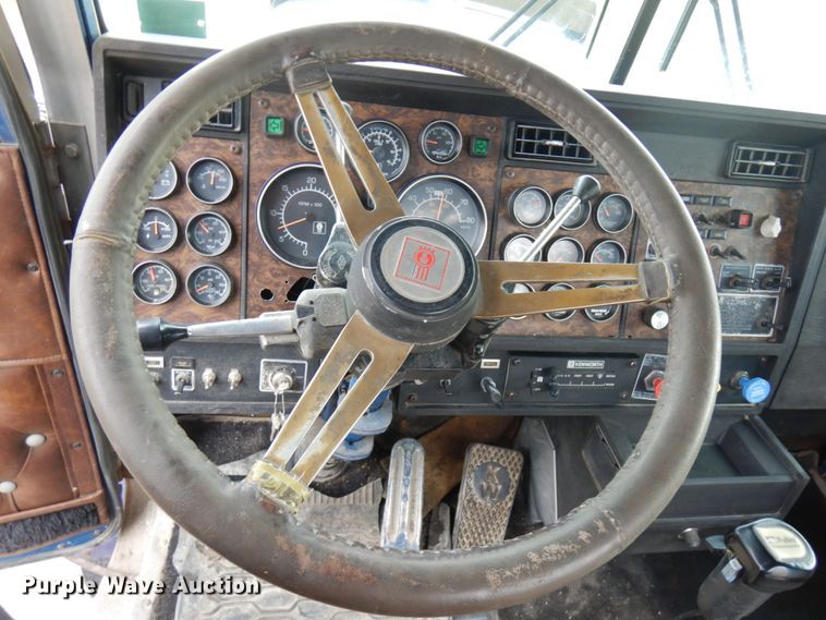 image for item HD9045 1986 Kenworth W900  tank truck