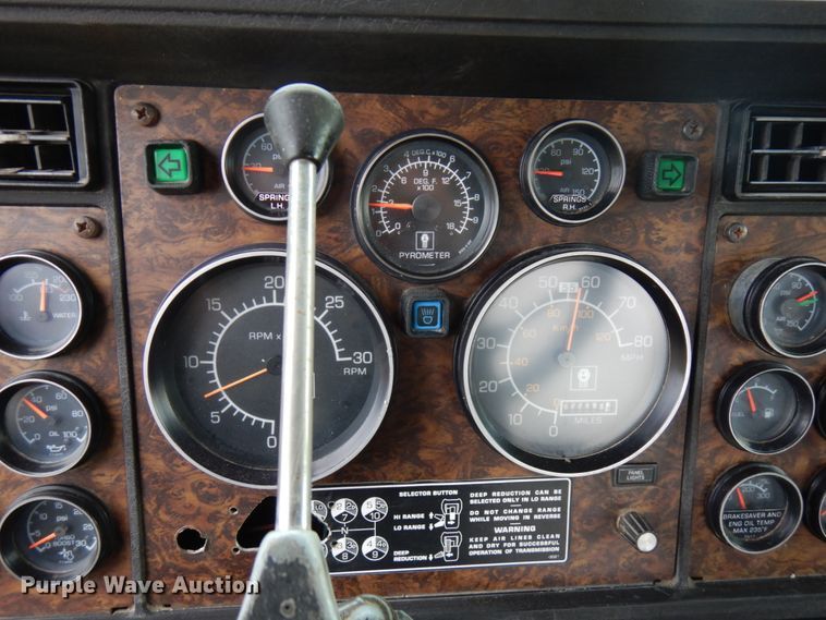 image for item HD9045 1986 Kenworth W900  tank truck