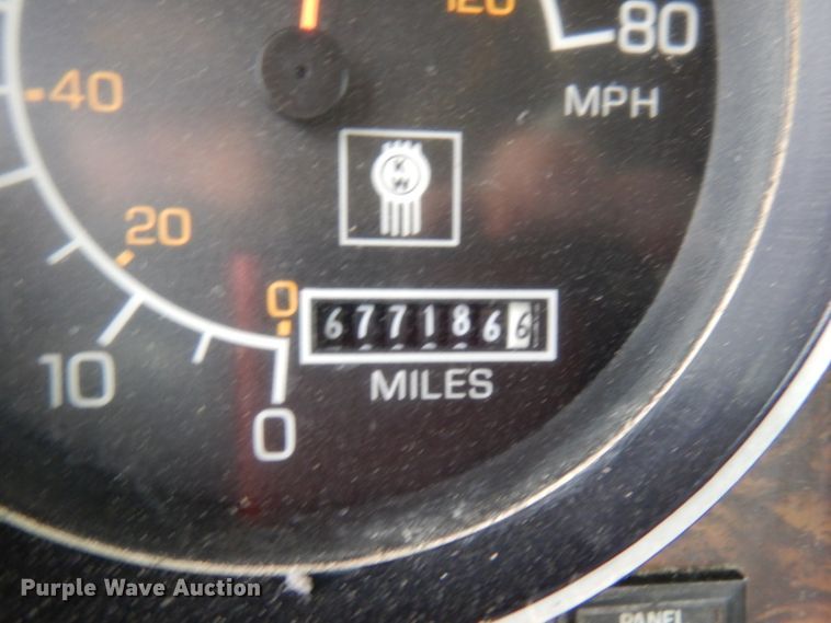 image for item HD9045 1986 Kenworth W900  tank truck