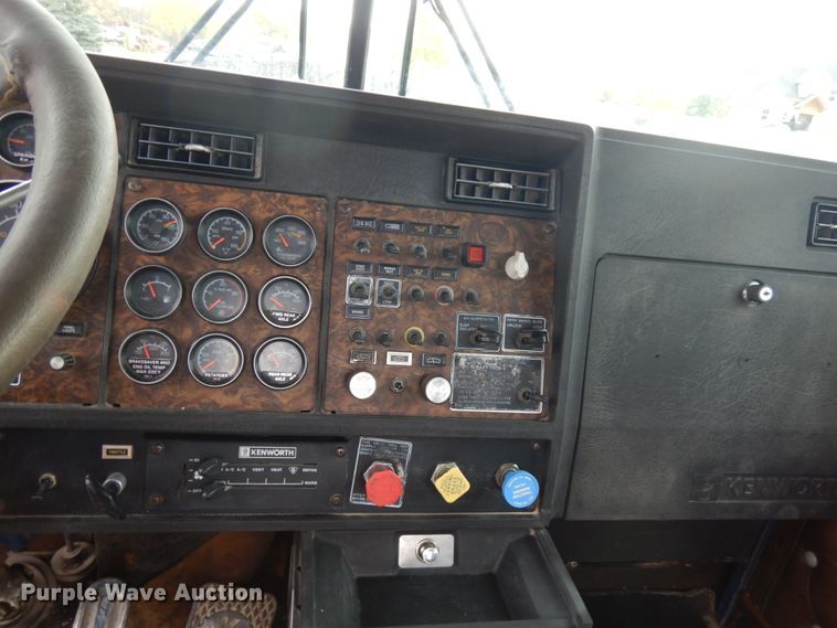 image for item HD9045 1986 Kenworth W900  tank truck