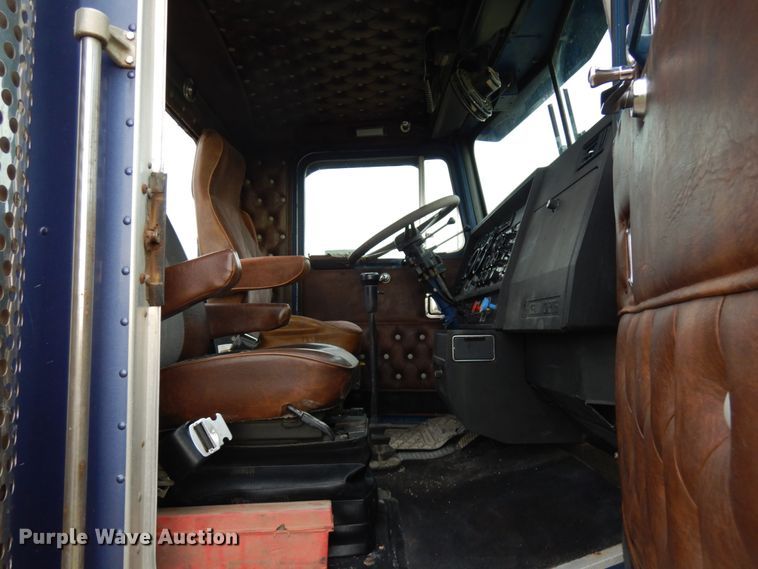 image for item HD9045 1986 Kenworth W900  tank truck