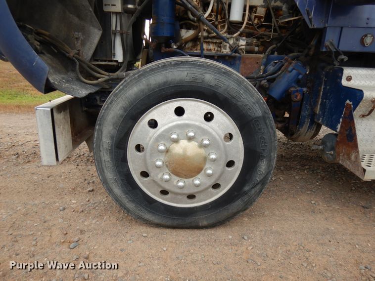 image for item HD9045 1986 Kenworth W900  tank truck