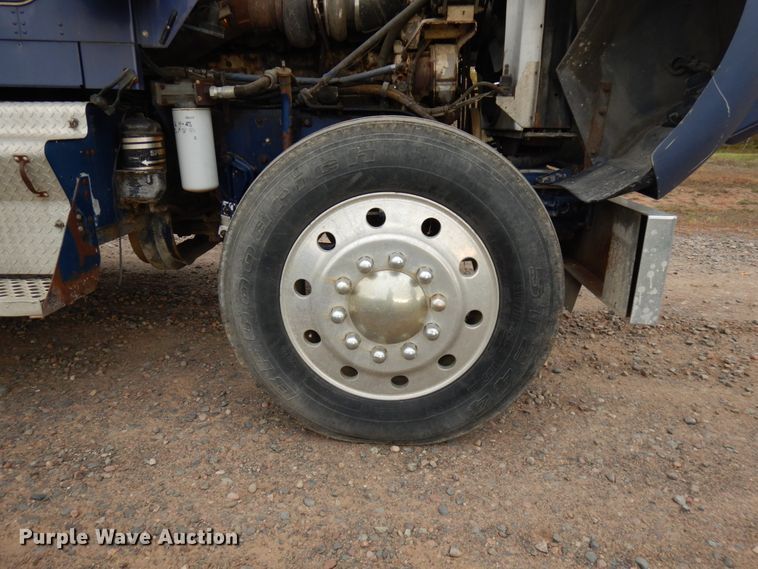 image for item HD9045 1986 Kenworth W900  tank truck