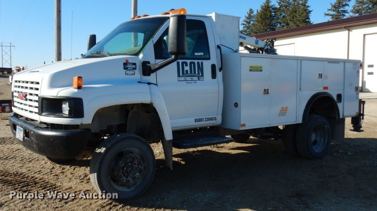 image for item HD9159 2006 GMC C4500  utility truck with crane
