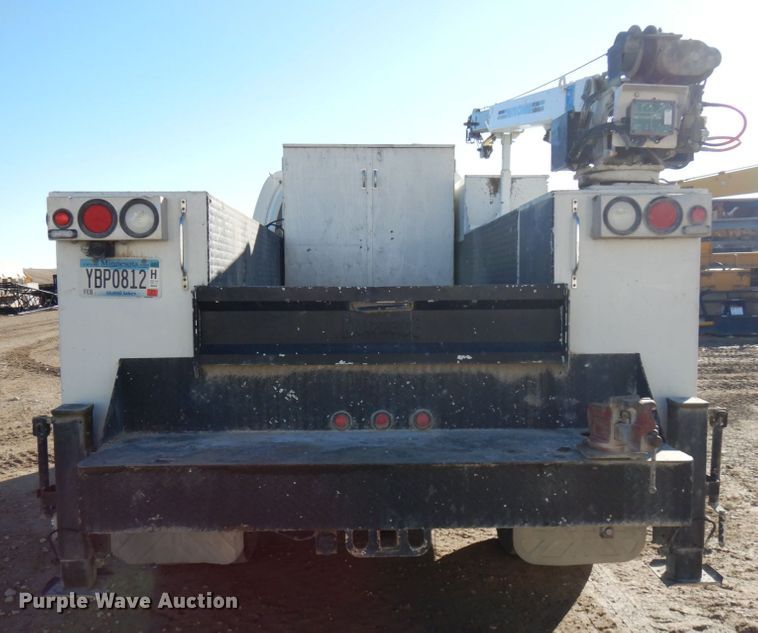 image for item HD9159 2006 GMC C4500  utility truck with crane