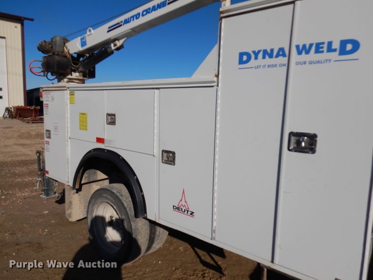 image for item HD9159 2006 GMC C4500  utility truck with crane