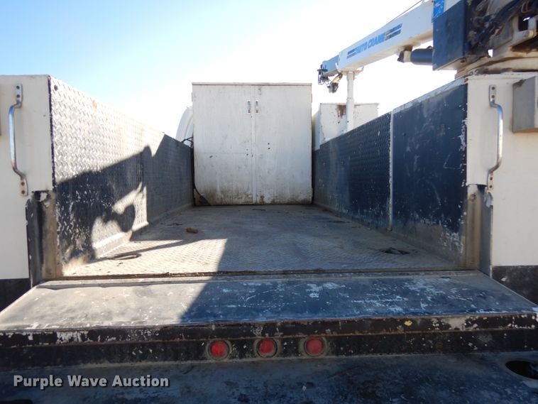 image for item HD9159 2006 GMC C4500  utility truck with crane