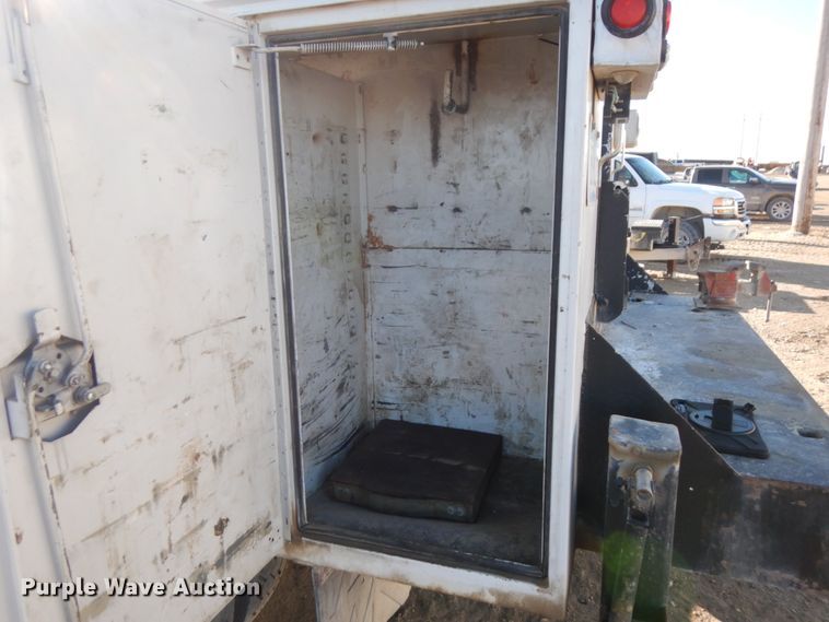 image for item HD9159 2006 GMC C4500  utility truck with crane