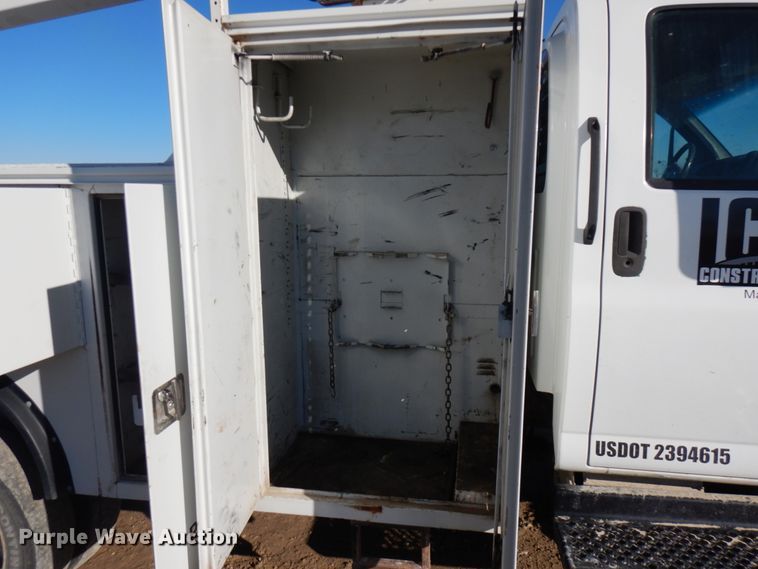 image for item HD9159 2006 GMC C4500  utility truck with crane