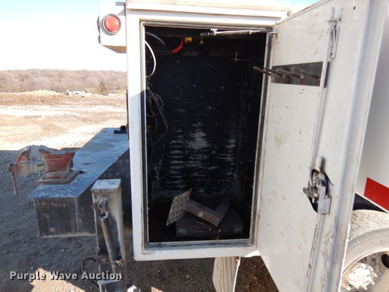 image for item HD9159 2006 GMC C4500  utility truck with crane