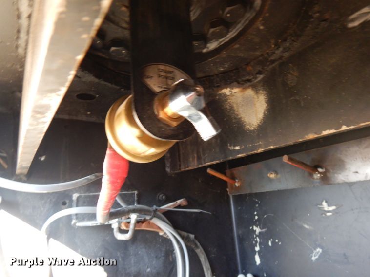 image for item HD9159 2006 GMC C4500  utility truck with crane