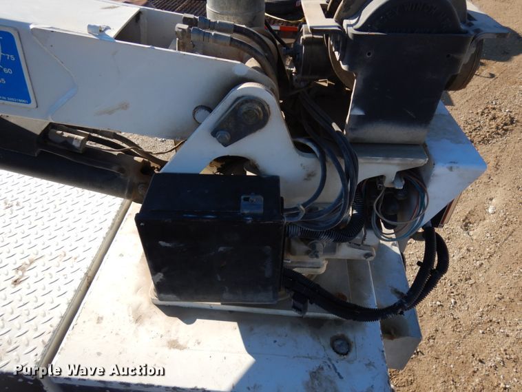 image for item HD9159 2006 GMC C4500  utility truck with crane