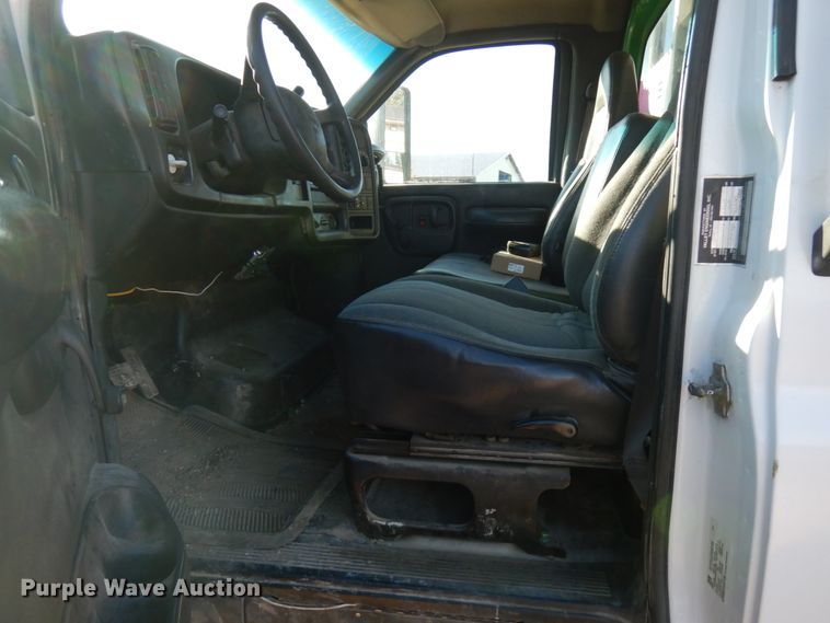 image for item HD9159 2006 GMC C4500  utility truck with crane