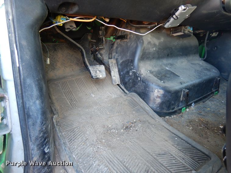 image for item HD9159 2006 GMC C4500  utility truck with crane