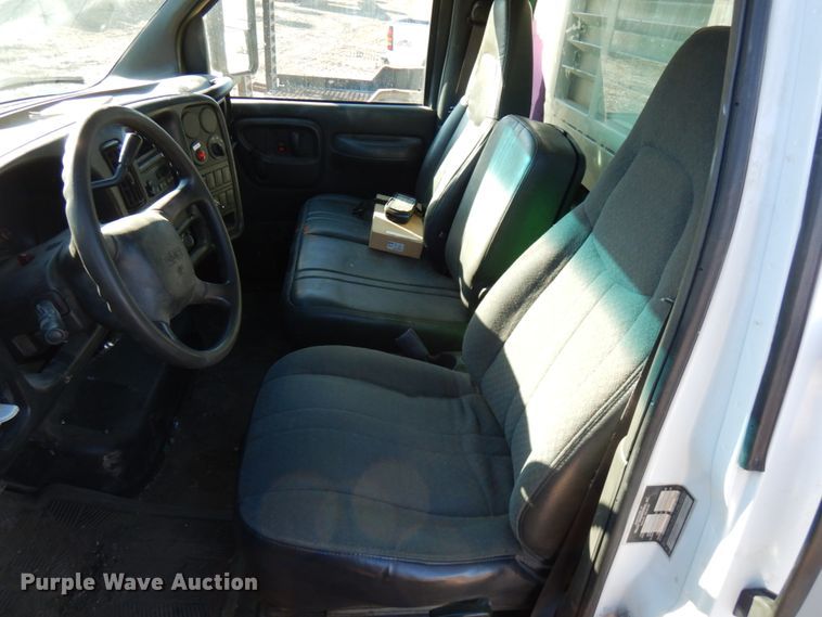 image for item HD9159 2006 GMC C4500  utility truck with crane