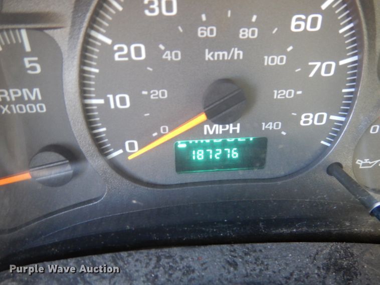 image for item HD9159 2006 GMC C4500  utility truck with crane