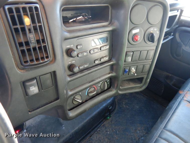 image for item HD9159 2006 GMC C4500  utility truck with crane