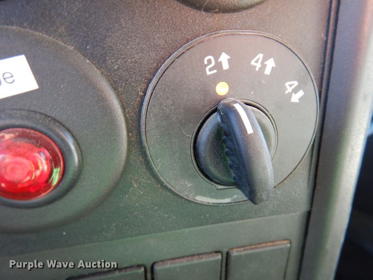 image for item HD9159 2006 GMC C4500  utility truck with crane