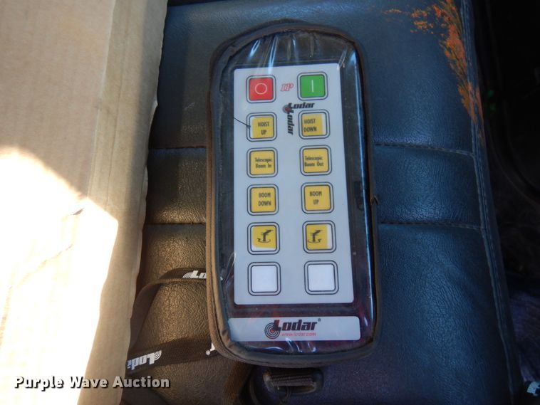 image for item HD9159 2006 GMC C4500  utility truck with crane