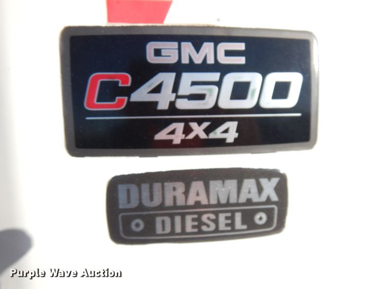 image for item HD9159 2006 GMC C4500  utility truck with crane