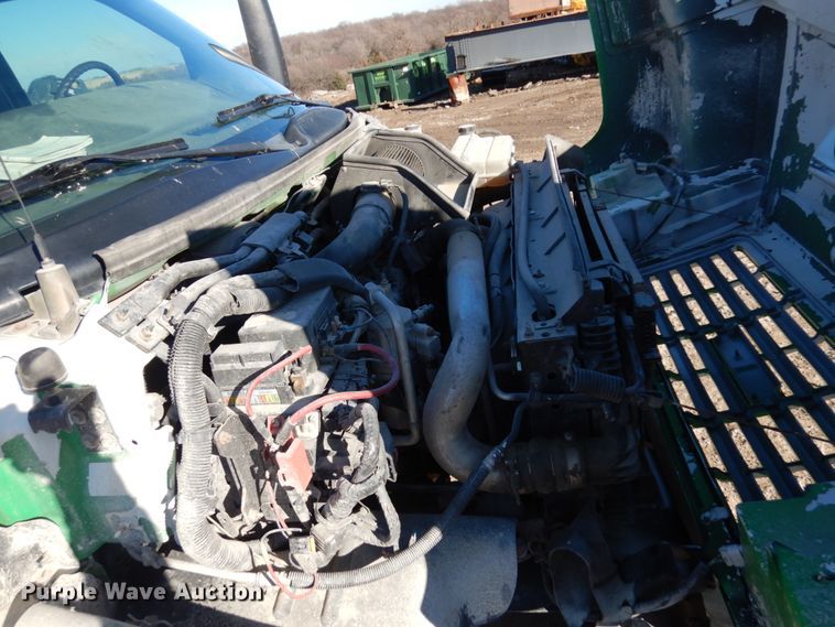 image for item HD9159 2006 GMC C4500  utility truck with crane