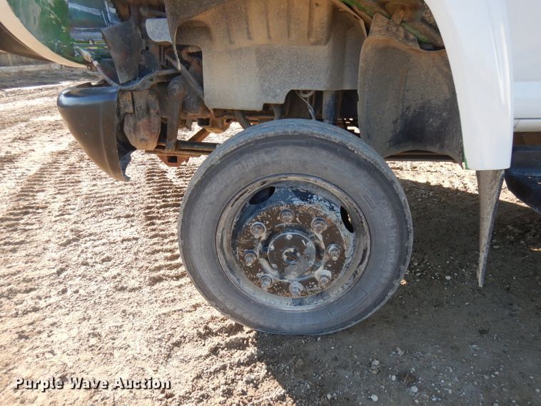 image for item HD9159 2006 GMC C4500  utility truck with crane